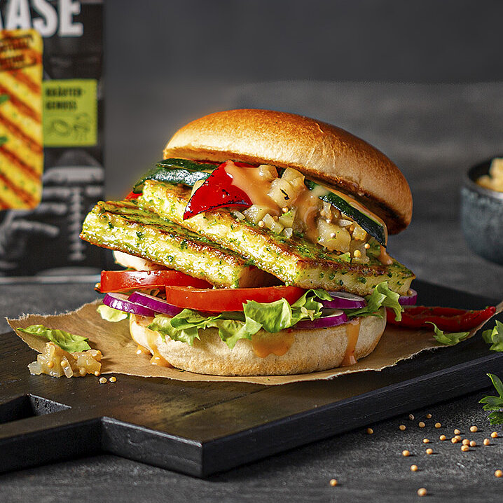 Tava ve Izgara Peynirli Burger, Chutney sosu ve Sriracha Mayonez ile