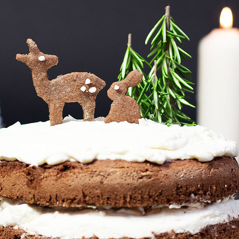 Spekulatius Torte mit Frischkäse und Lebkuchen-Rehen