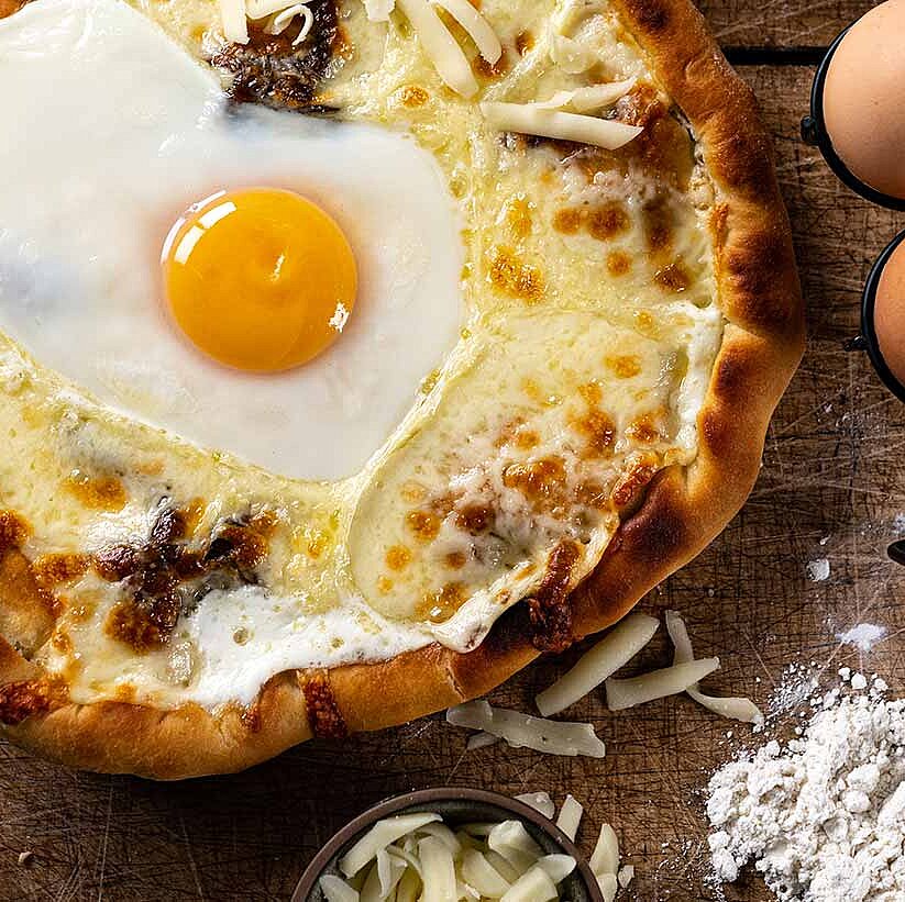 Karadeniz Pidesi: Pide mit Kashkaval und Ei 