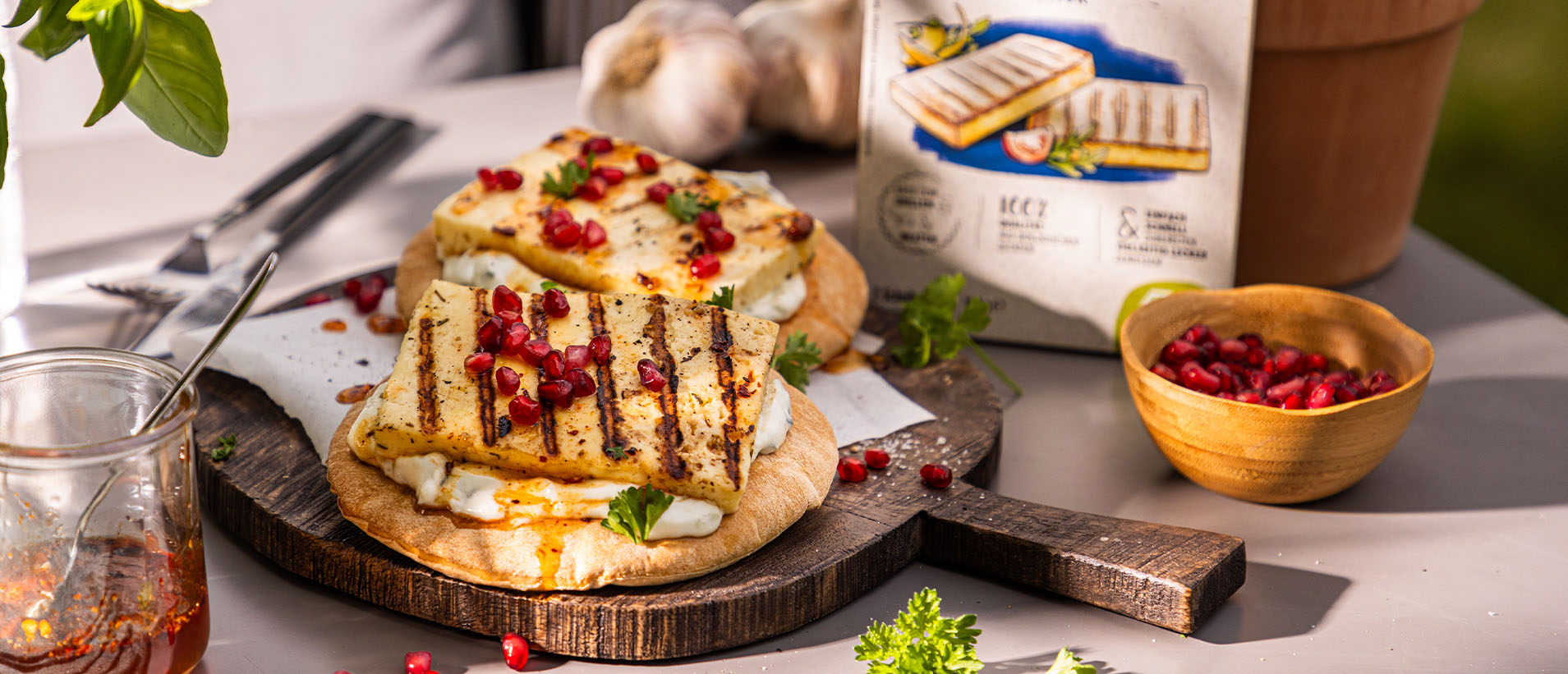 [Translate to Türkisch:] Big Green Egg Fladenbrote mit Grill- und Pfannenkäse